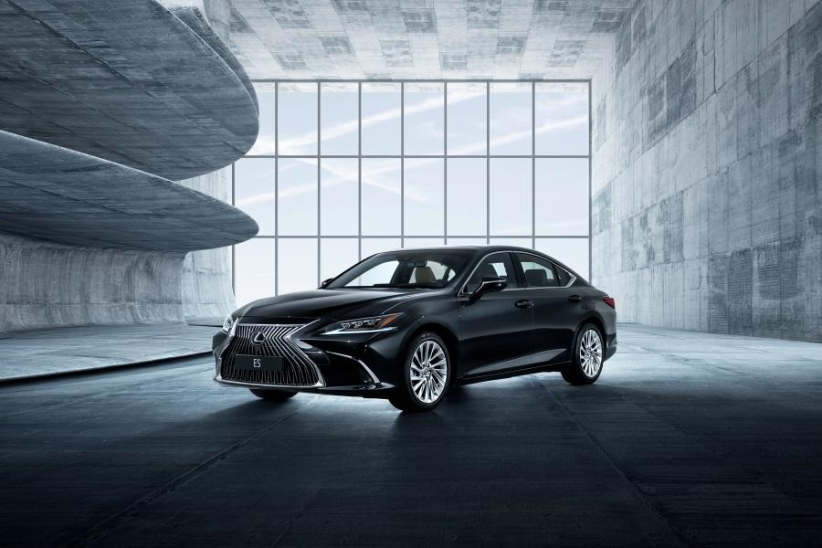 Lexus ES250 2018 года  (WW) (фото 1 из 21)